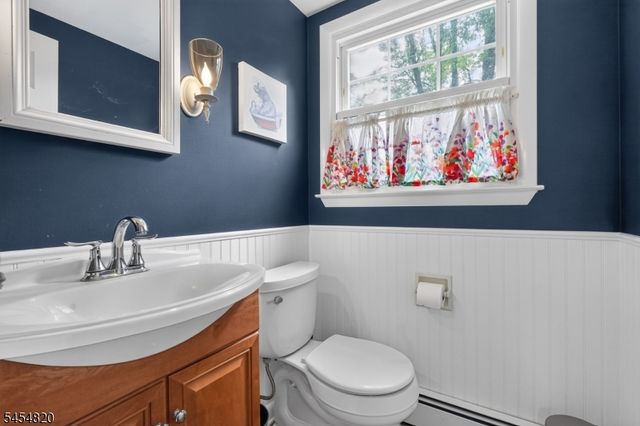 17 Wayside Ln, Clinton Twp., NJ 08833