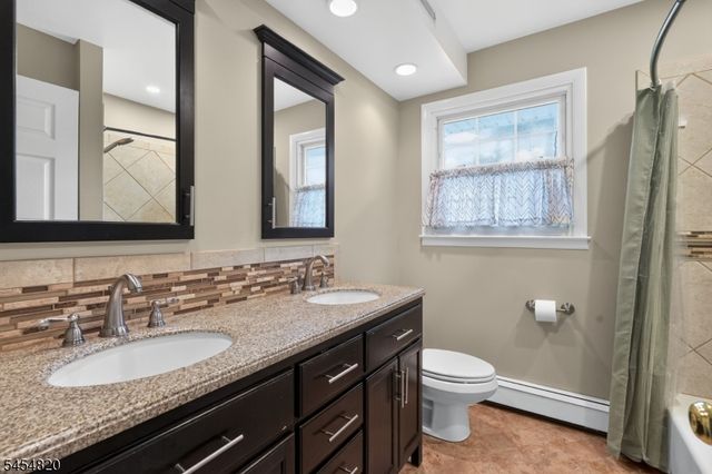 17 Wayside Ln, Clinton Twp., NJ 08833