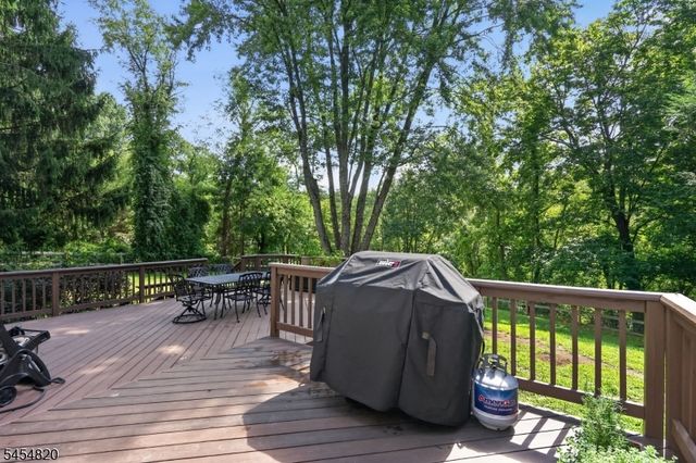 17 Wayside Ln, Clinton Twp., NJ 08833