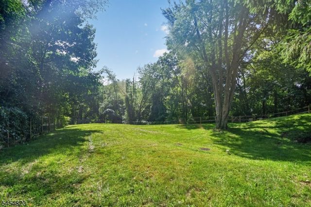 17 Wayside Ln, Clinton Twp., NJ 08833