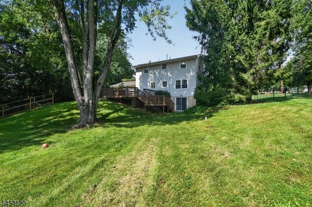 17 Wayside Ln, Clinton Twp., NJ 08833