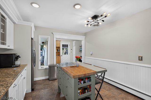 17 Wayside Ln, Clinton Twp., NJ 08833