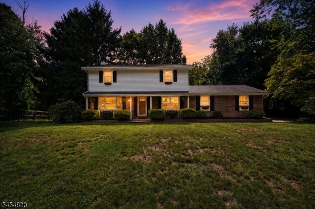 17 Wayside Ln, Clinton Twp., NJ 08833