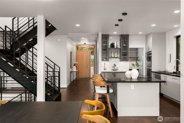 6038 50th Avenue NE, Seattle, WA 98115