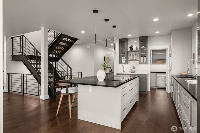 6038 50th Avenue NE, Seattle, WA 98115
