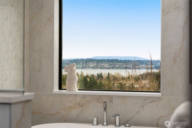 6038 50th Avenue NE, Seattle, WA 98115