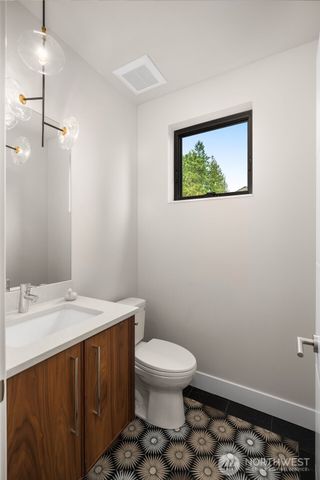 6038 50th Avenue NE, Seattle, WA 98115
