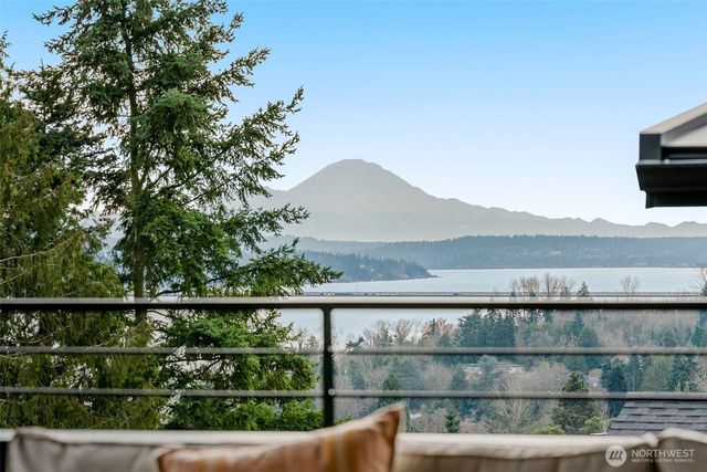 6038 50th Avenue NE, Seattle, WA 98115