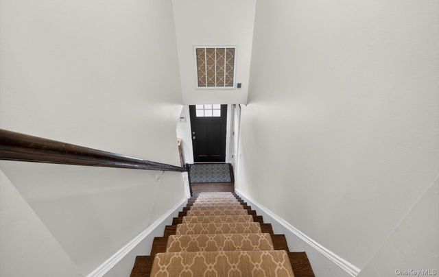 28 Harbor Road, Port Washington, NY 11050