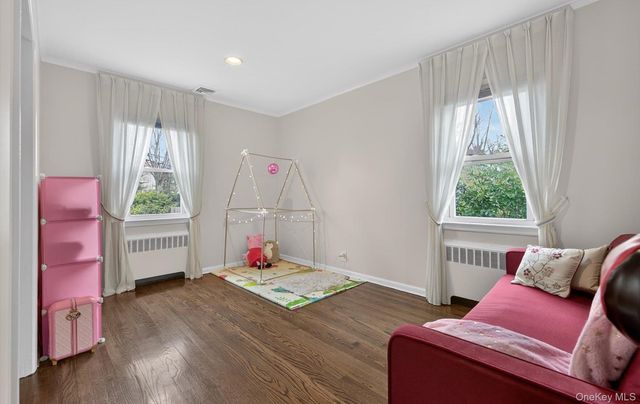 28 Harbor Road, Port Washington, NY 11050