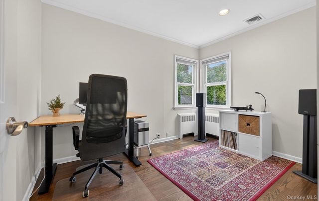 28 Harbor Road, Port Washington, NY 11050