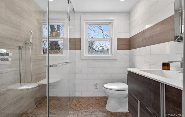 28 Harbor Road, Port Washington, NY 11050