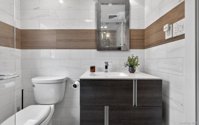 28 Harbor Road, Port Washington, NY 11050