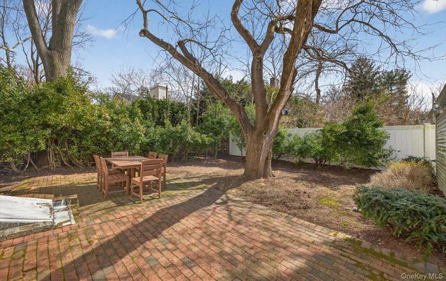 28 Harbor Road, Port Washington, NY 11050