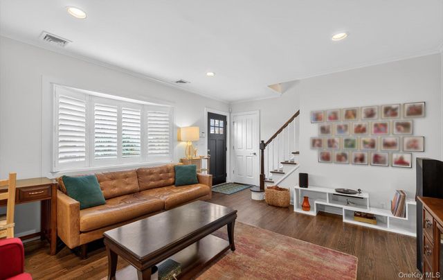 28 Harbor Road, Port Washington, NY 11050