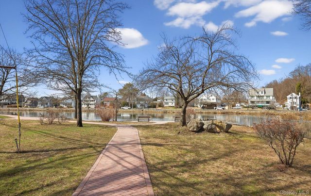 28 Harbor Road, Port Washington, NY 11050