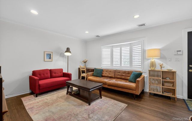 28 Harbor Road, Port Washington, NY 11050