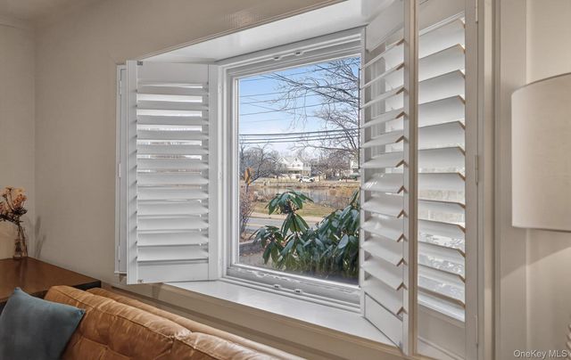 28 Harbor Road, Port Washington, NY 11050