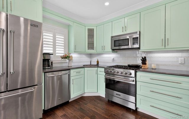 28 Harbor Road, Port Washington, NY 11050