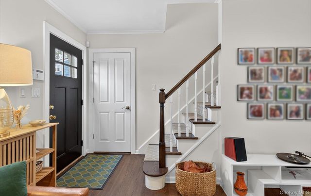 28 Harbor Road, Port Washington, NY 11050