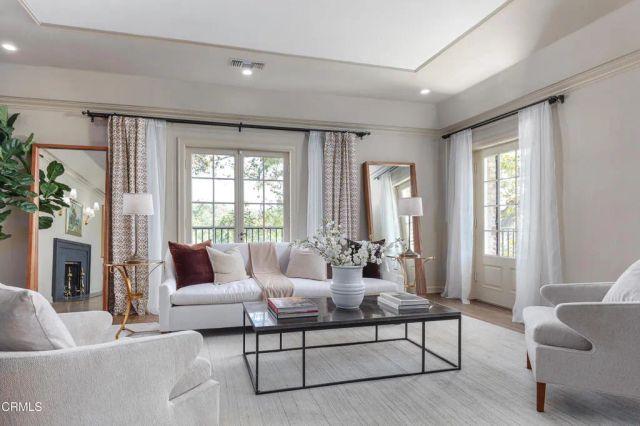1220 Hillcrest Avenue, Pasadena, CA 91106