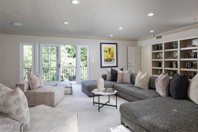 1220 Hillcrest Avenue, Pasadena, CA 91106