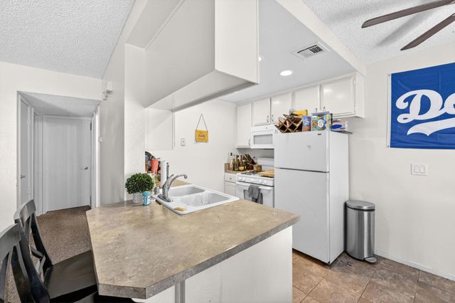 48314 Stewart Drive J2, Indio, CA 92201