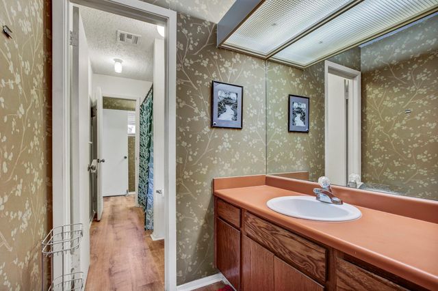 1515 W Braker LN A, Austin, TX 78758
