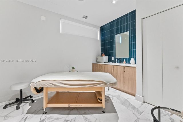 90 SW 3rd St 1410, Miami, FL 33130