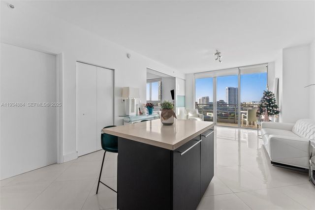 90 SW 3rd St 1410, Miami, FL 33130