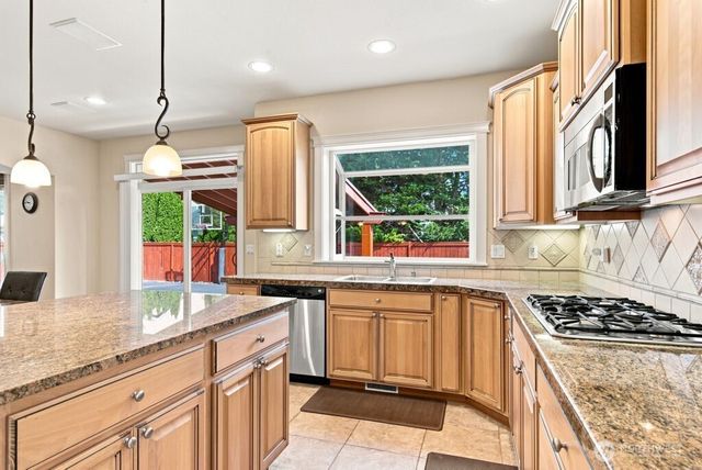 2413 12th Avenue NW, Puyallup, WA 98371