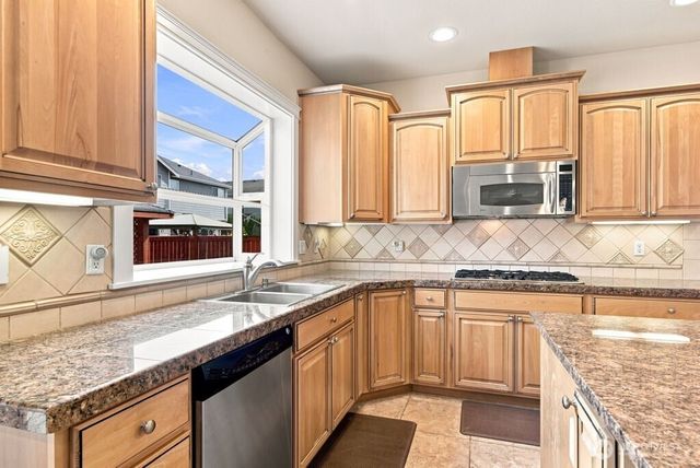 2413 12th Avenue NW, Puyallup, WA 98371