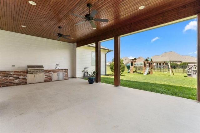 6511 White Oleander Circle W, Lake Charles, LA 70605