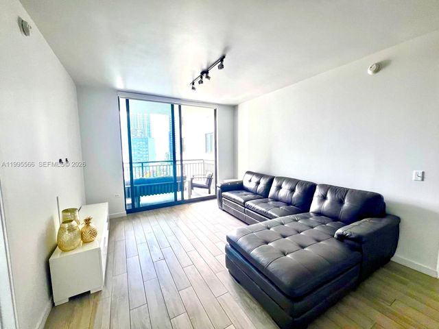 999 SW 1st Ave 1807, Miami, FL 33130