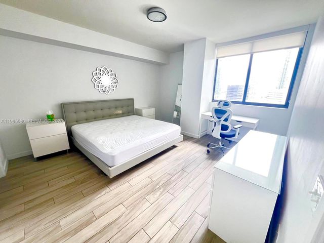 999 SW 1st Ave 1807, Miami, FL 33130