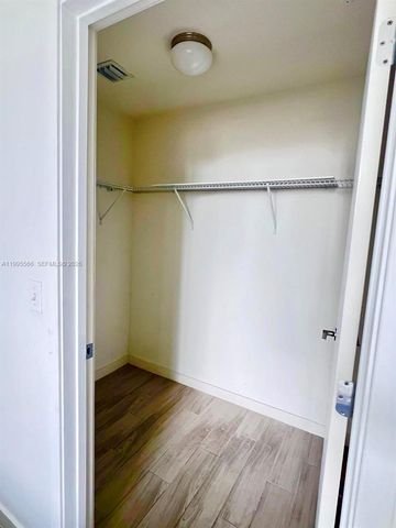 999 SW 1st Ave 1807, Miami, FL 33130