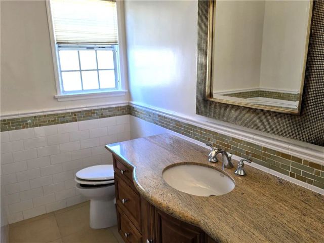 17840 Tarzana Street, Encino, CA 91316