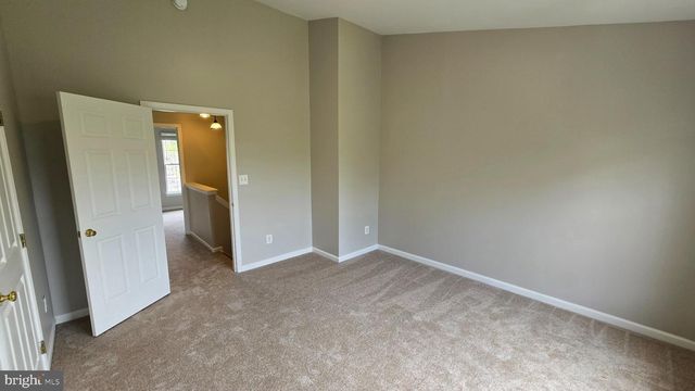 7044 ROGUE LN, Gainesville, VA 20155