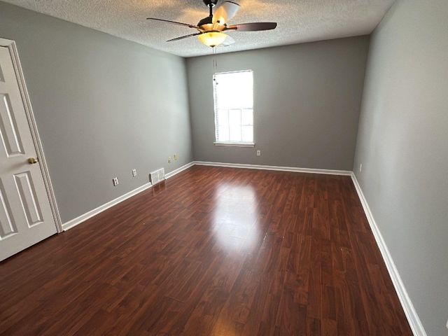 1670 OLD MILL STREAM DR, Memphis, TN 38016