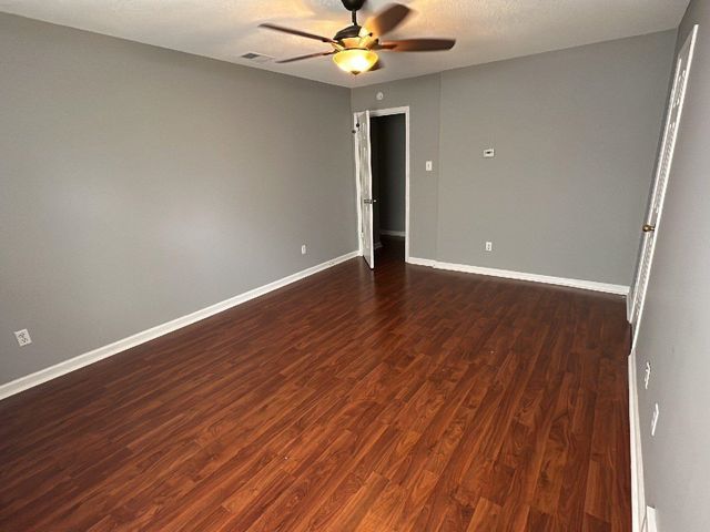 1670 OLD MILL STREAM DR, Memphis, TN 38016
