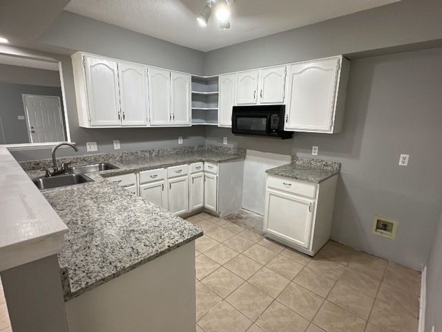 1670 OLD MILL STREAM DR, Memphis, TN 38016