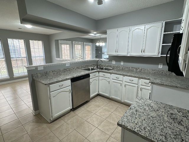 1670 OLD MILL STREAM DR, Memphis, TN 38016