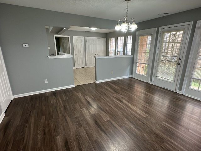 1670 OLD MILL STREAM DR, Memphis, TN 38016