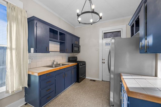 902 E 14th ST, Austin, TX 78702