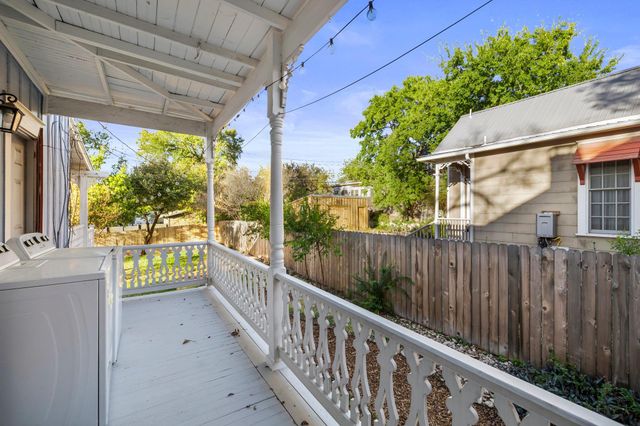 902 E 14th ST, Austin, TX 78702