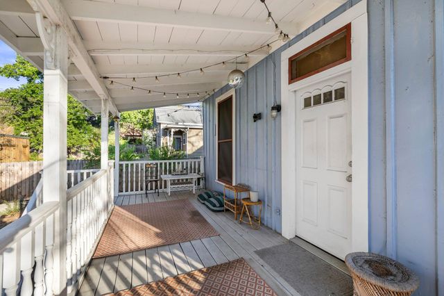 902 E 14th ST, Austin, TX 78702