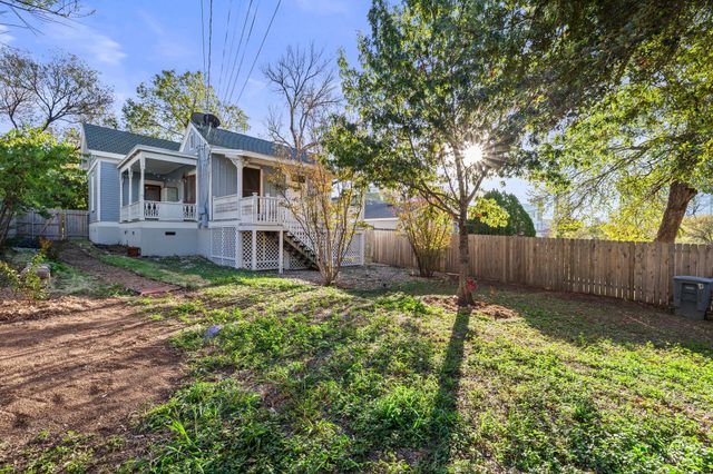 902 E 14th ST, Austin, TX 78702