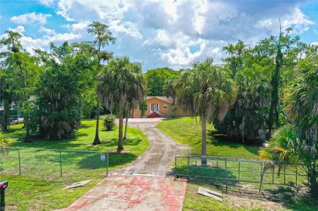 160 19th ST NW, Naples, FL 34120