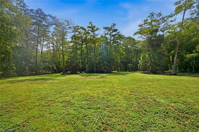 160 19th ST NW, Naples, FL 34120