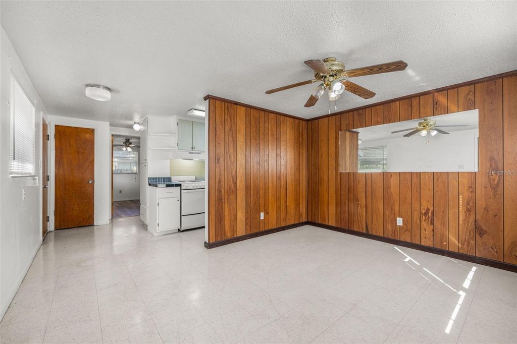 Image 12 of property listing at 9610 N 12TH STREET, Tampa, FL 33612